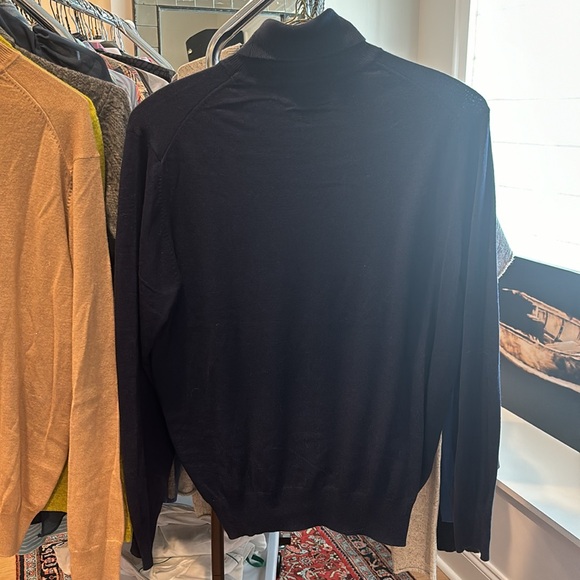 Men’s Orvis navy turtleneck, medium - Picture 2 of 3